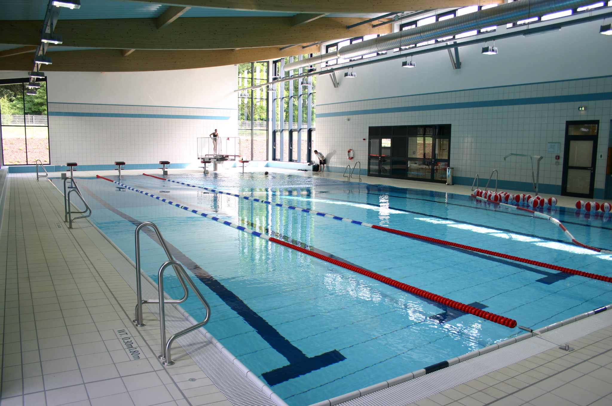 Schwimmbäder sind besonders energieintensive Sportstätten.