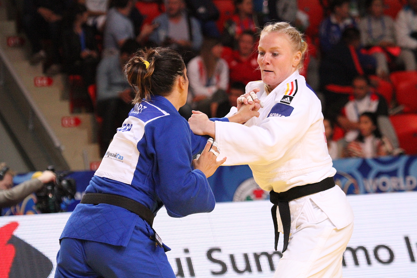 Luise Malzahn (SV Halle/rechts) bei ihrem WM-Kampf gegen Marta Tort Merino aus Spanien.