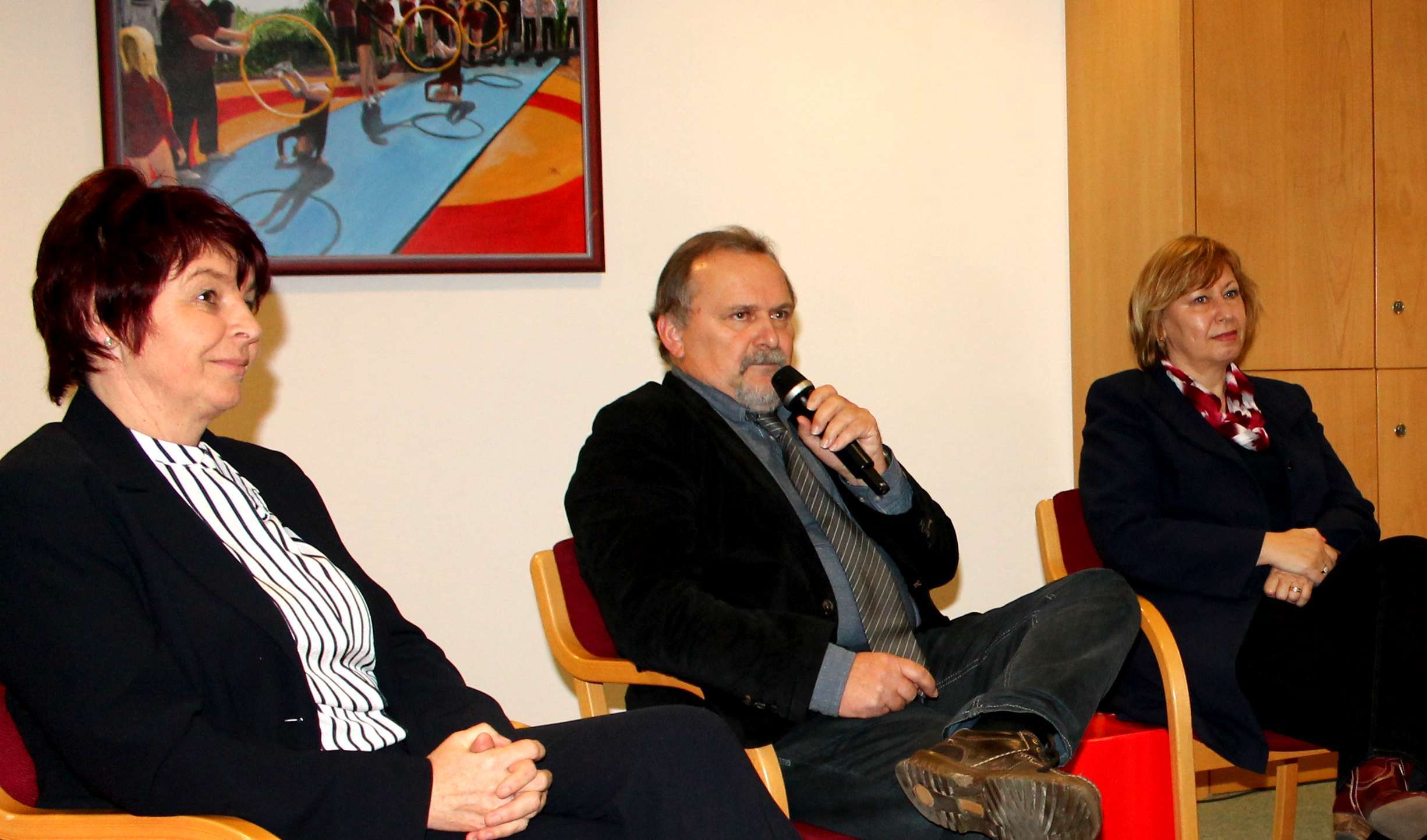 Katrin Pfannenschmidt (SV Eintracht Salzwedel), Dr. Lutz Bengsch (LSB) und Marina Kermer (MdB) (v.l.) während der Diskussion.