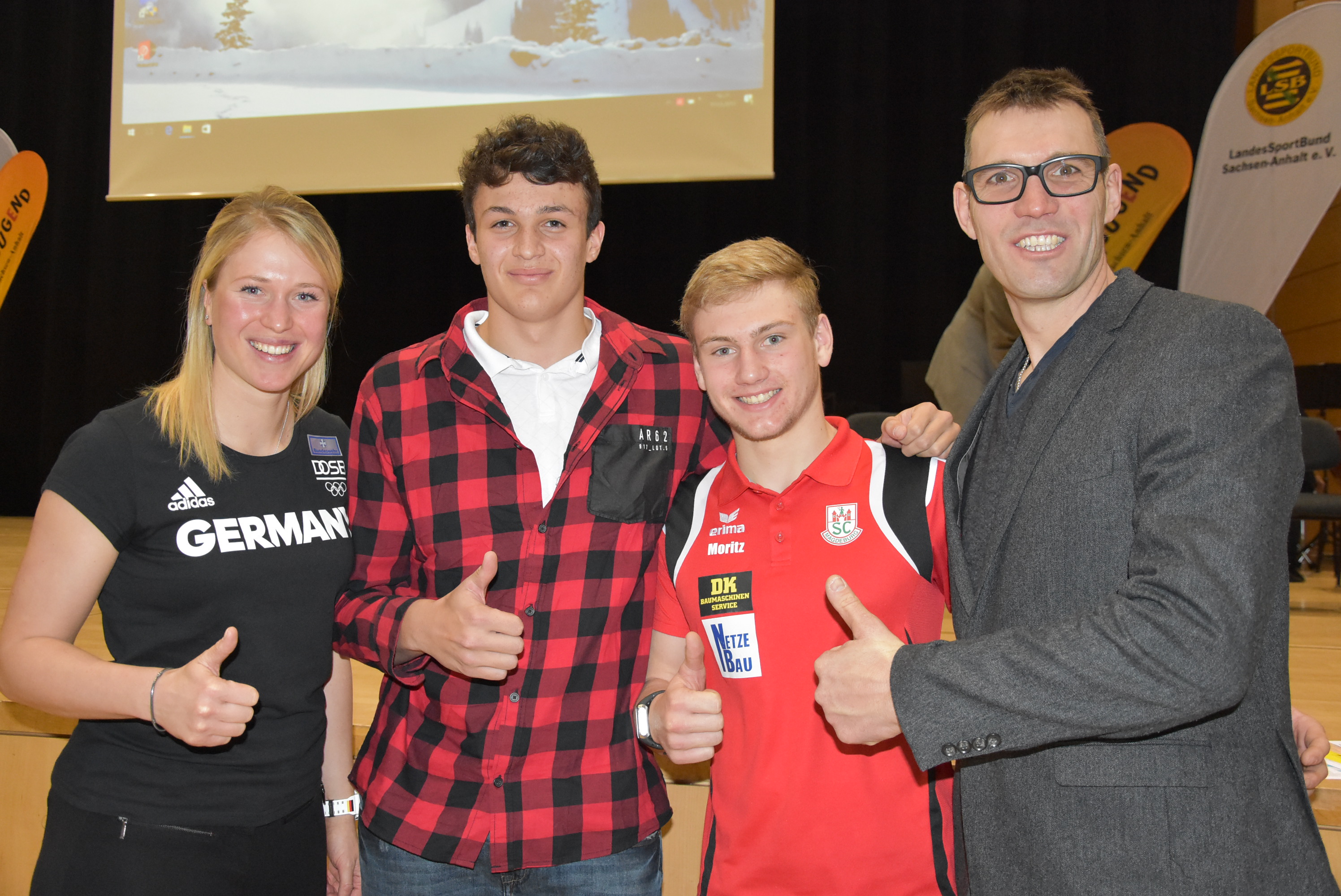 Bei der Sportjugend-Ehrung 2017 wurde er von Olympiasiegerin Julia Lier und Weltmeister Marcel Hacker noch als Deutscher Jugendmeister geehrt. Jetzt ist er selbst Vizeweltmeister der Junioren: Moritz Florstedt (SCM/2.v.r.).