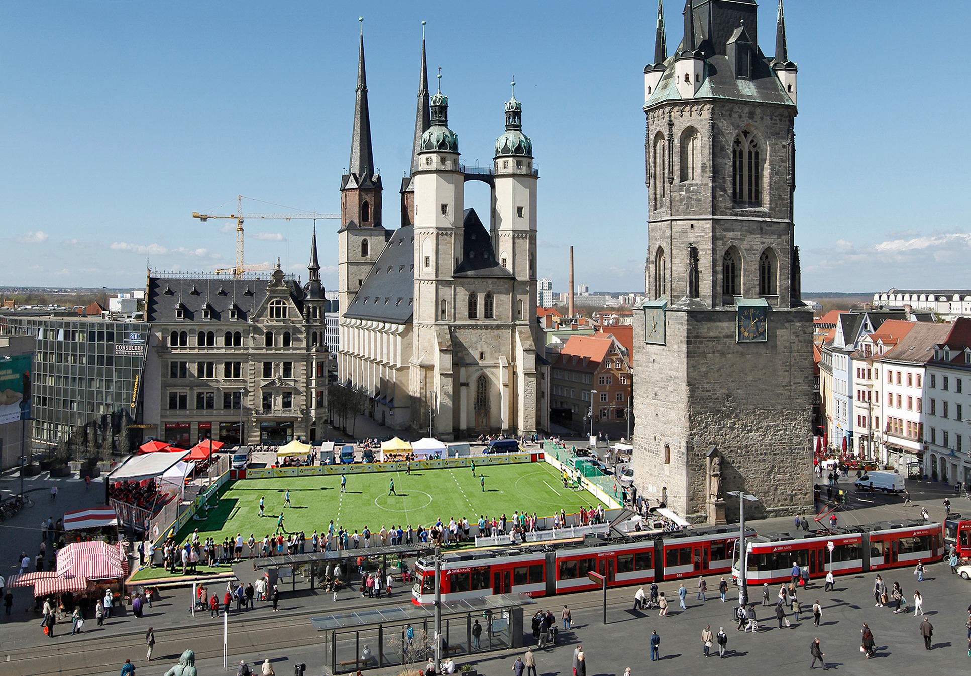 Der Markplatz in Halle wird am 8. und 9. September zur Fußball-Arena. (Foto: Stadt Halle)