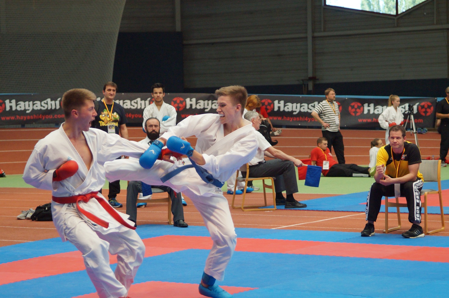 Tom Bothe (blauer Gürtel) auf dem Weg zur Bronzemedaillie auf den Austrian Karate Championscup 2019