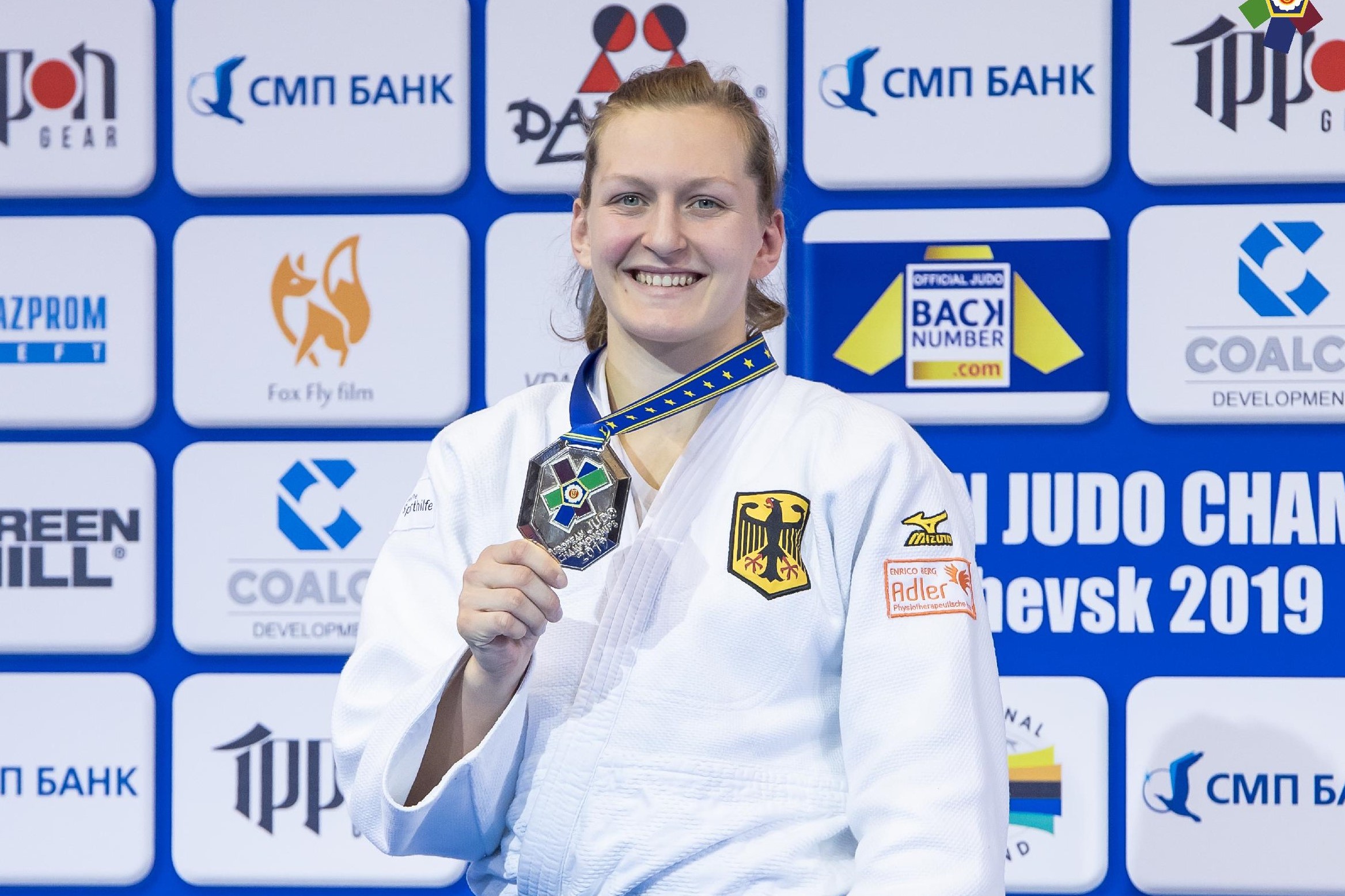 Teresa Zenker mit der Silbermedaille. (Foto: EUROPEAN JUDO UNION)