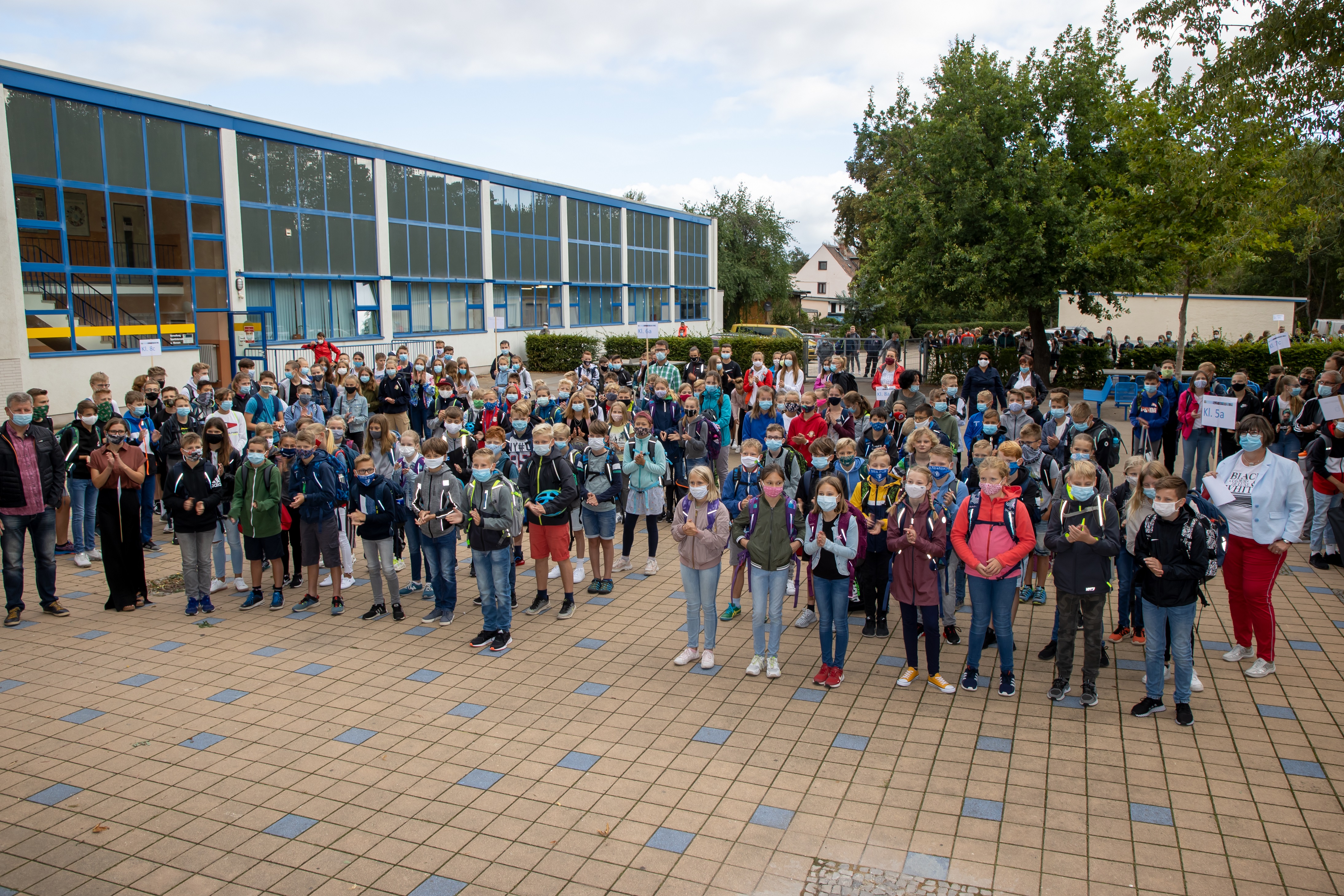 Bei der Eröffnung des neuen Schuljahres am Sportgymnasium Magdeburg trugen alle Schülerinnen und Schüler vorbildlich eine Mund-Nasen-Bedeckung. (Foto:Lutz Lingener)
