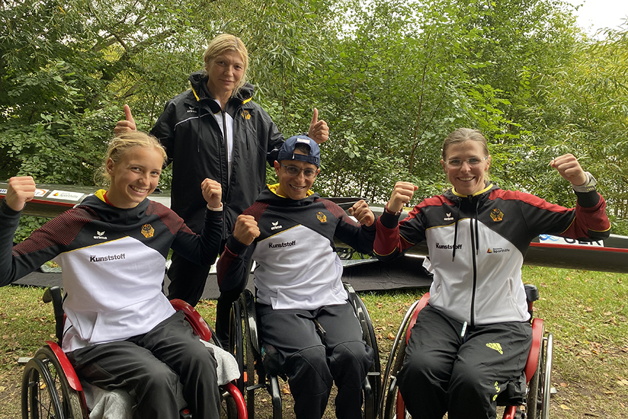 Sachsen-Anhalts erfolgreiches WM-Team Para Kanu 2021: Johanna Pflügner, Anas Al Khalifa und Anja Adler (v. l.) mit SV Halle-Para-Kanu-Trainerin Ognyana Dusheva