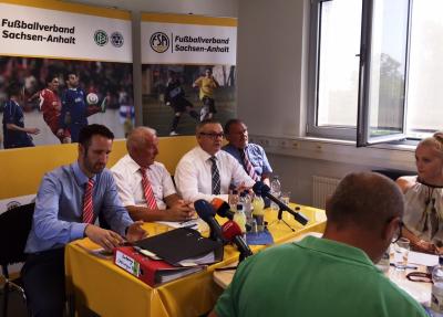 Bei einer Pressekonferenz am 11. August verkündete der FSA den Antrag auf Ausschluss des FC Ostelbien Dornburg.