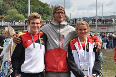 Eric Borrmann, Trainer Sebastian Winter und Stella Mehlhorn (alle Böllberger SV).