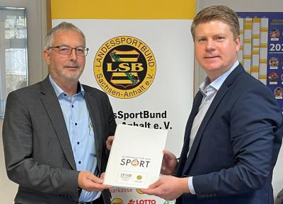 LSB-Vorstandsvorsitzender Tobias Knoch und der Geschäftsführer der Panorama Möbel und Küchenhandels GmbH, Holger Scholz, freuen sich auf die Zusammenarbeit beim Ball des Sports.