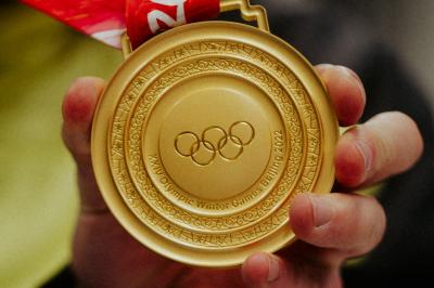 Die Olympische Goldmedaille in Peking 2022. (Foto: Team D/Hüttemann)