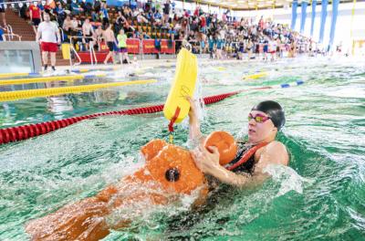 Undine Lauerwald (DLRG Halle-Saalekreis) ist eine der vier Rettungsschwimmer*innen, die sich für die World Games 2022 qualifizieren konnten.